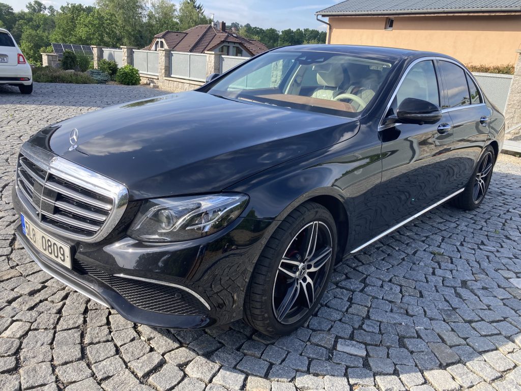 Mercedes-Benz Třídy E, 220 E 4MATIC EXCLUSIVE