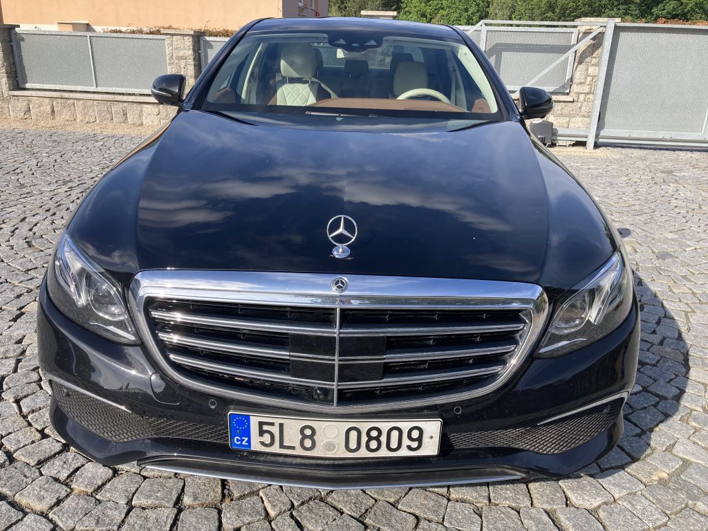 Mercedes-Benz Třídy E, 220 E 4MATIC EXCLUSIVE