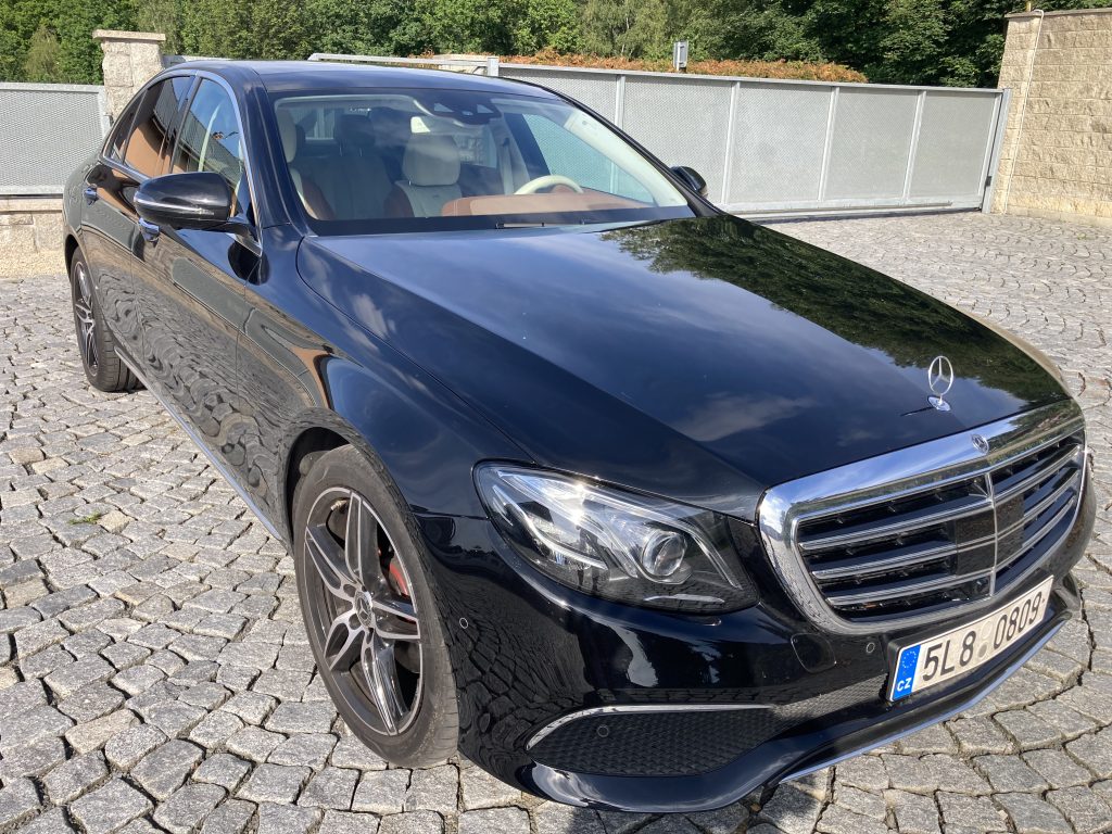 Mercedes-Benz Třídy E, 220 E 4MATIC EXCLUSIVE