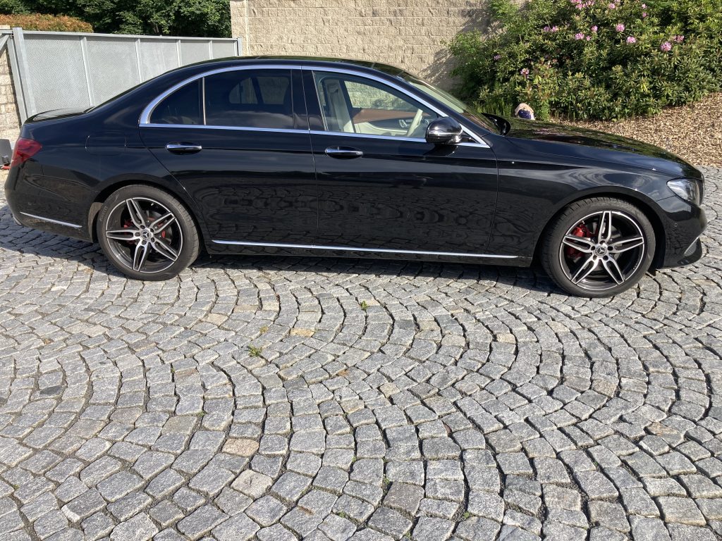 Mercedes-Benz Třídy E, 220 E 4MATIC EXCLUSIVE