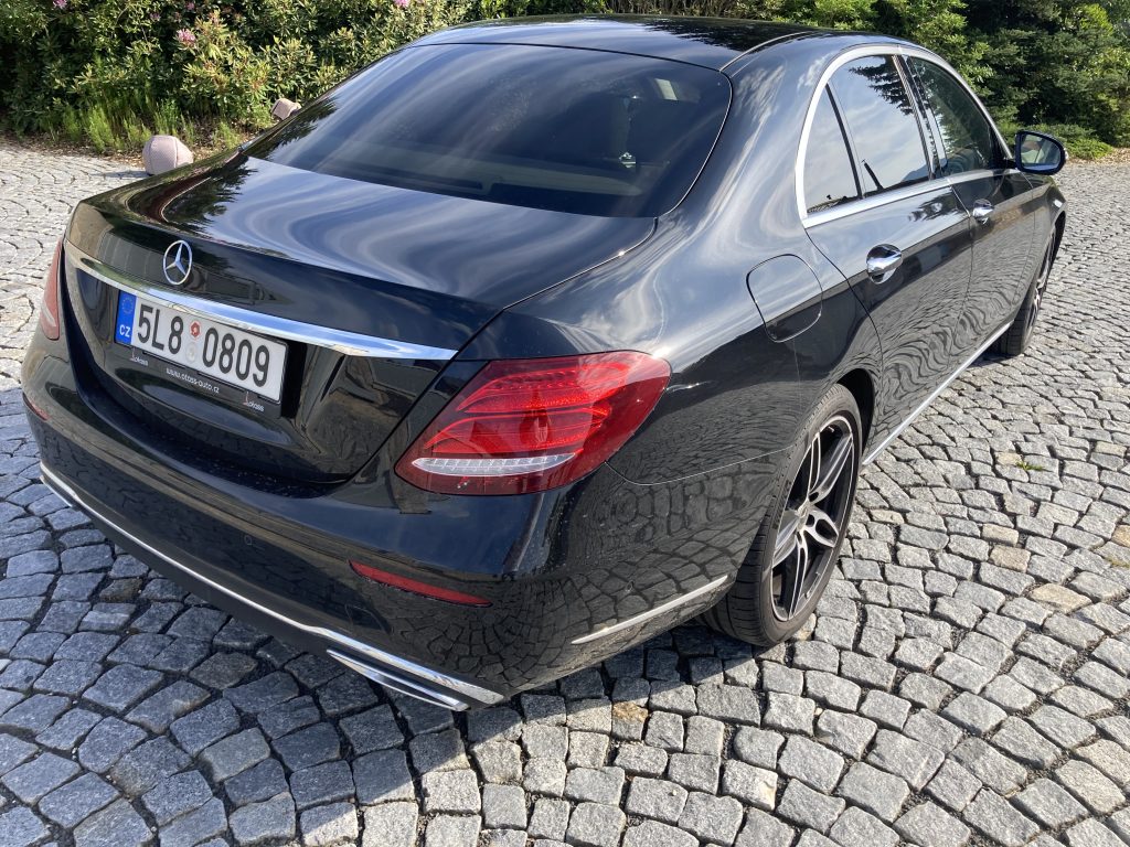 Mercedes-Benz Třídy E, 220 E 4MATIC EXCLUSIVE