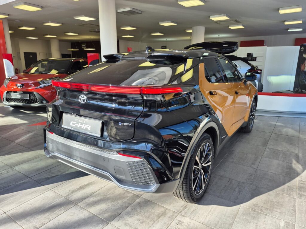 Toyota C-HR  2,0 HEV 4X4 EXECUTIVE PREMIER EDITION ZIMNÍ KOMPLETY ZDARMA