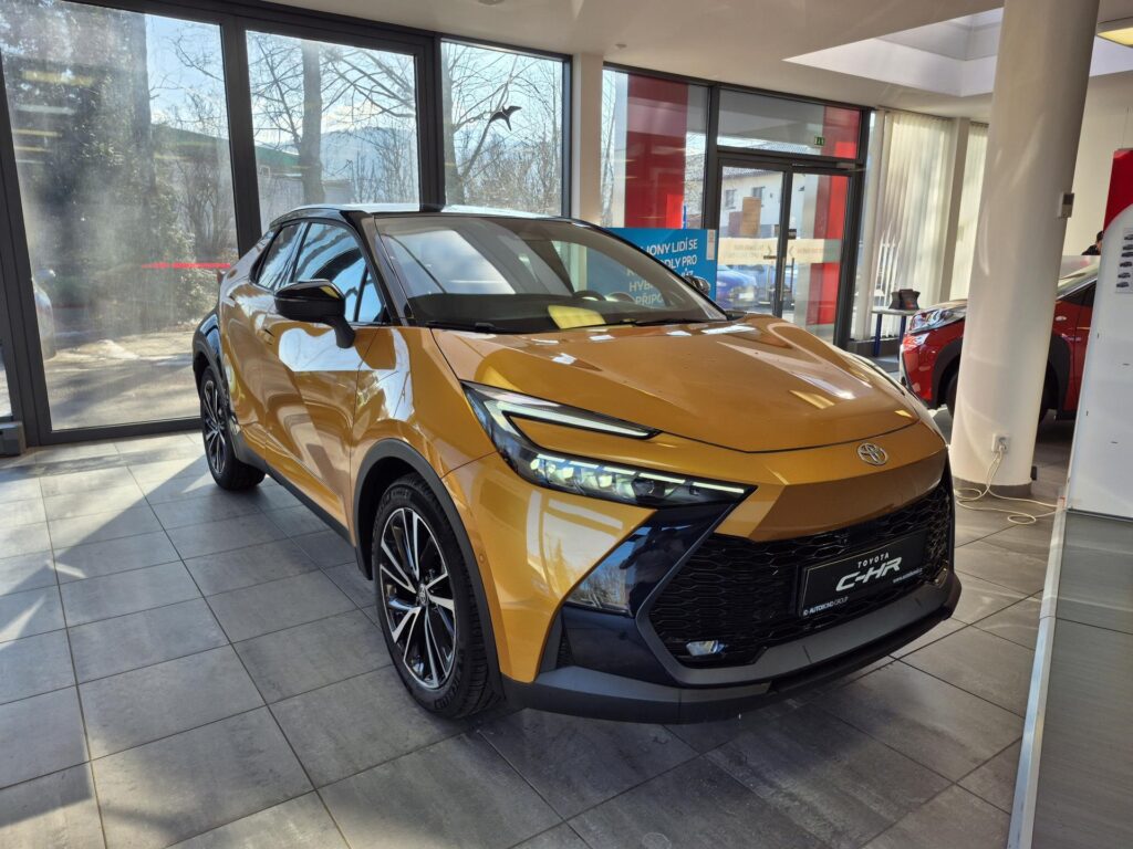 Toyota C-HR  2,0 HEV 4X4 EXECUTIVE PREMIER EDITION ZIMNÍ KOMPLETY ZDARMA