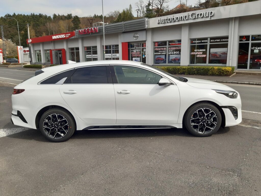 KIA ProCeed GT LINE PLUS 1.5 T-GDi MT