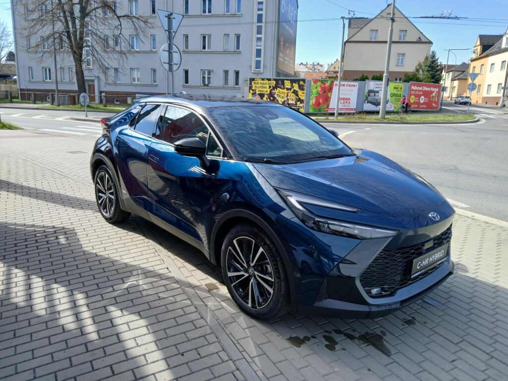 Toyota C-HR  2.0 HEV Executive Premiere Edition 4x4 + ZIMNÍ KOMPLETY ZDARMA