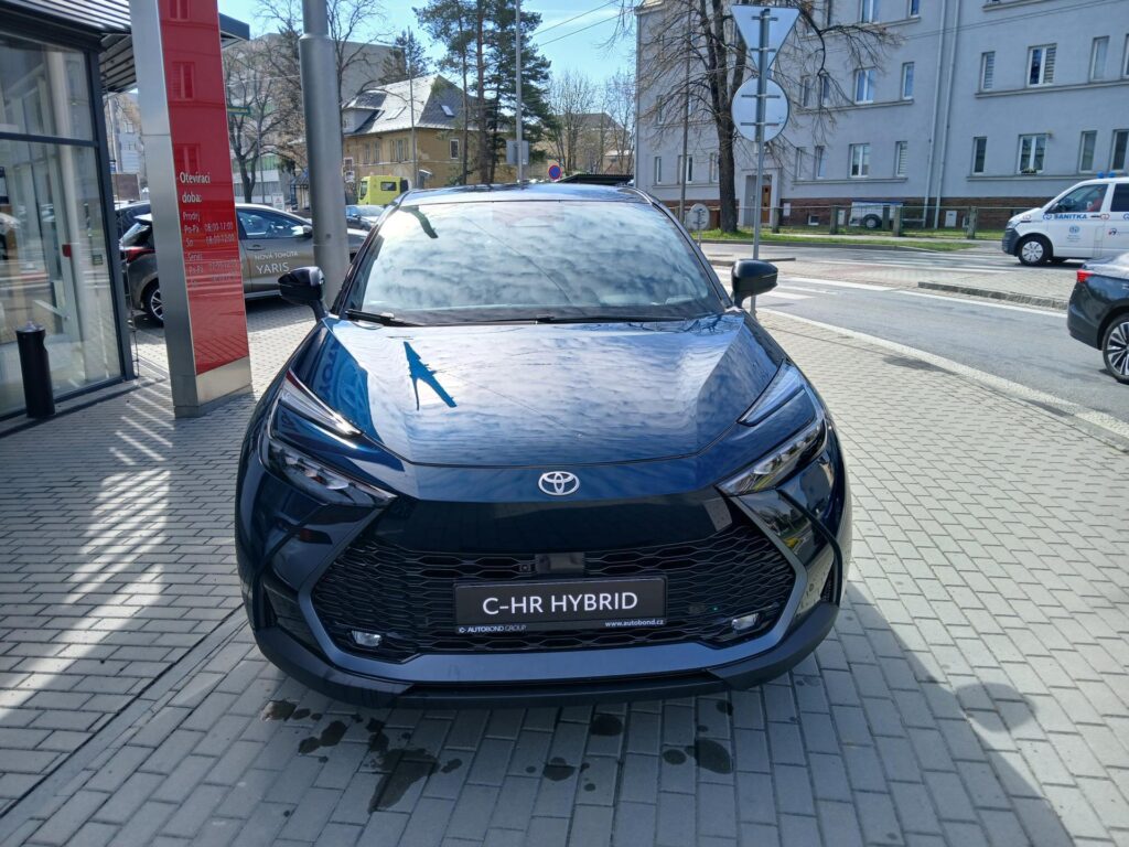 Toyota C-HR  2.0 HEV Executive Premiere Edition 4x4 + ZIMNÍ KOMPLETY ZDARMA
