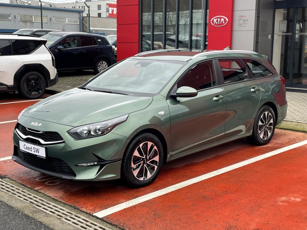 KIA Ceed  1,5 T-GDi GPF 7DCT SPIN (2025)