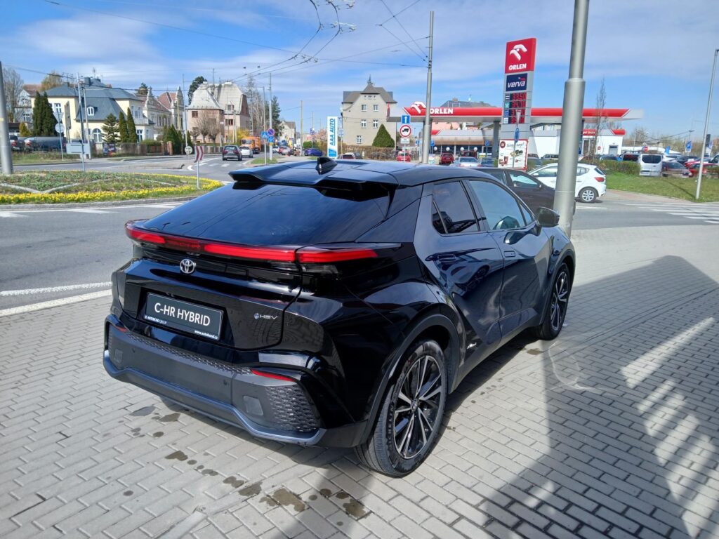 Toyota C-HR  2.0 HEV Executive Premiere Edition 4x4 + ZIMNÍ KOMPLETY ZDARMA