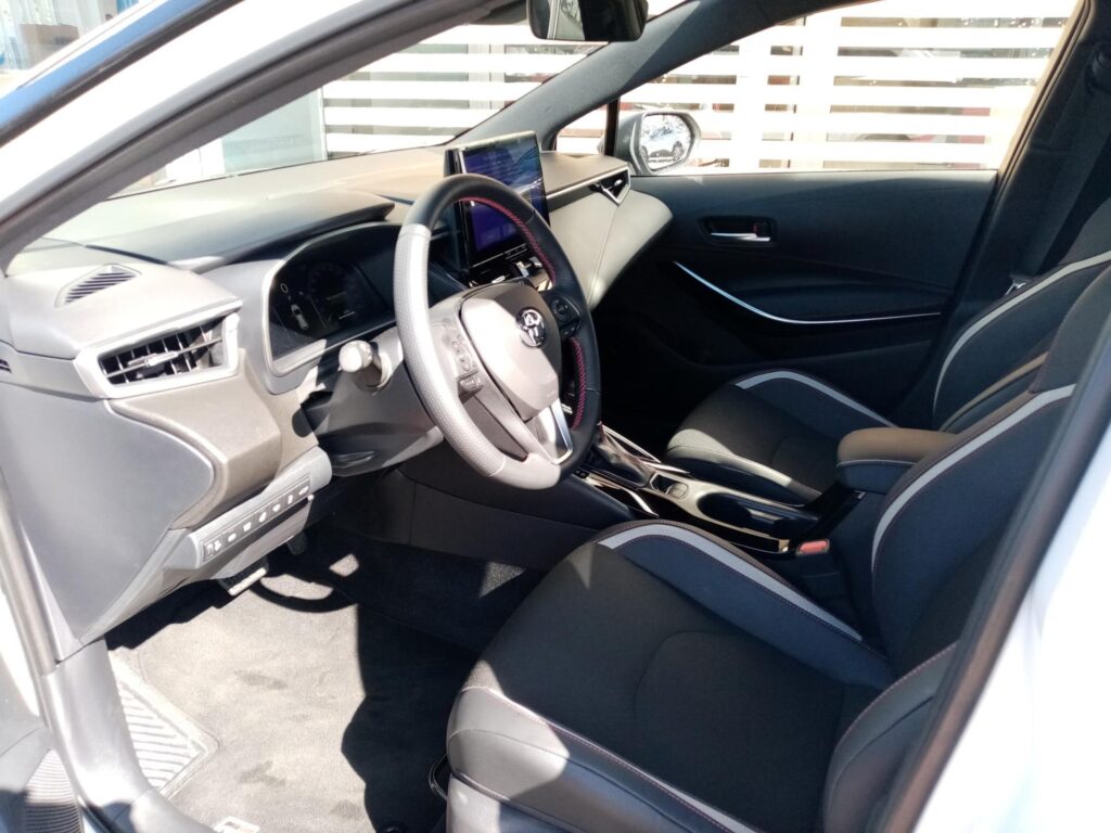 Toyota Corolla  1,8 HEV 4x2 GR SPORT + DYNAMIC