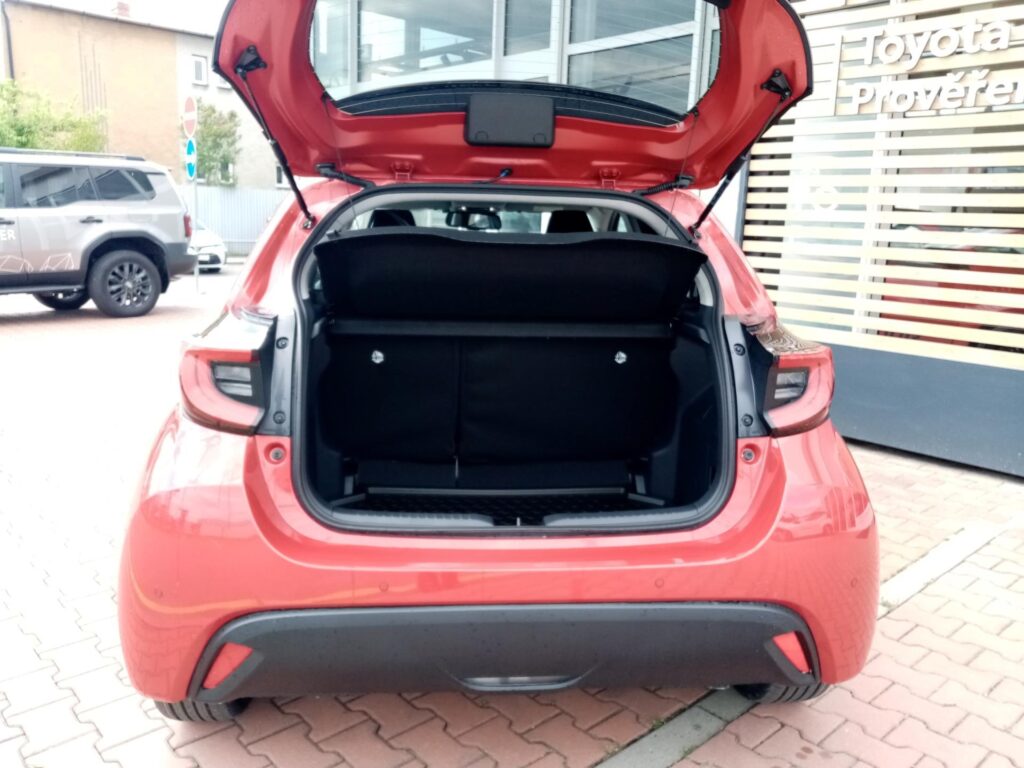 Toyota Yaris  1,5 HEV 116k 4x2 STYLE