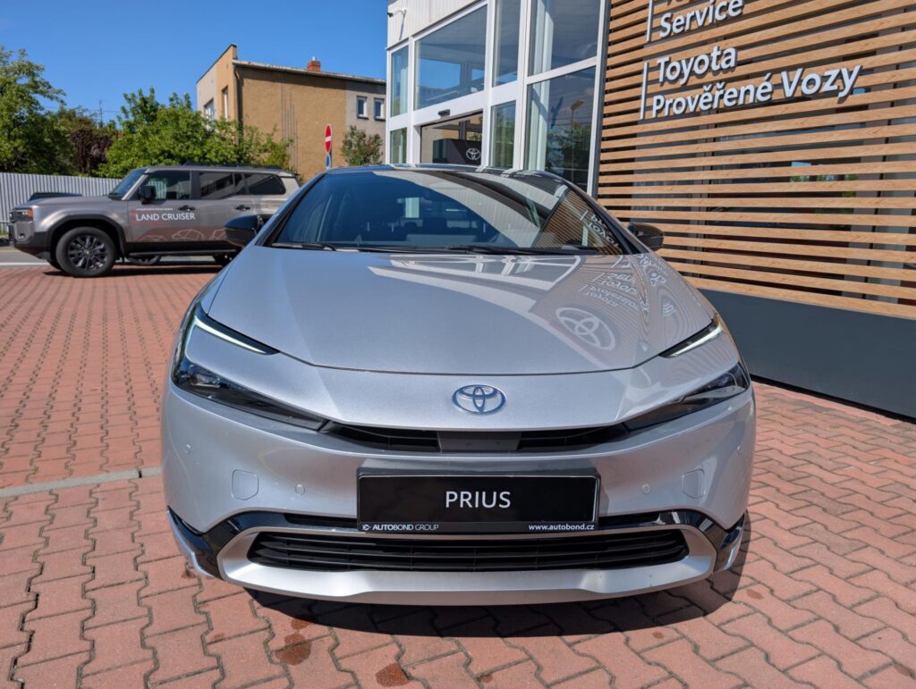 Toyota Prius  2,0 PLUG-IN  HYBRID PRESTIGE + SKYVIEW