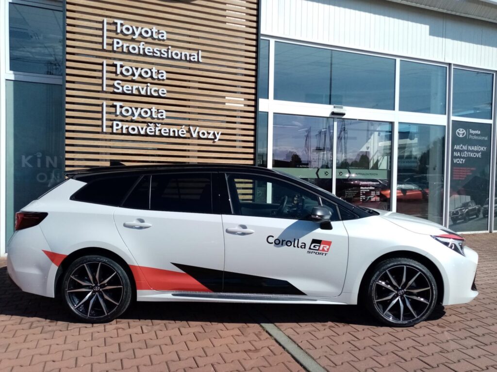 Toyota Corolla  1,8 HEV 4x2 GR SPORT + DYNAMIC