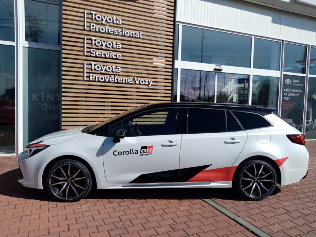 Toyota Corolla  1,8 HEV 4x2 GR SPORT + DYNAMIC