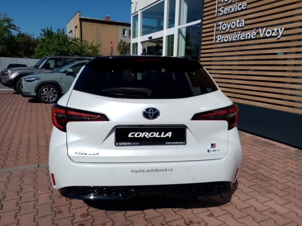 Toyota Corolla  1,8 HEV 4x2 GR SPORT + DYNAMIC