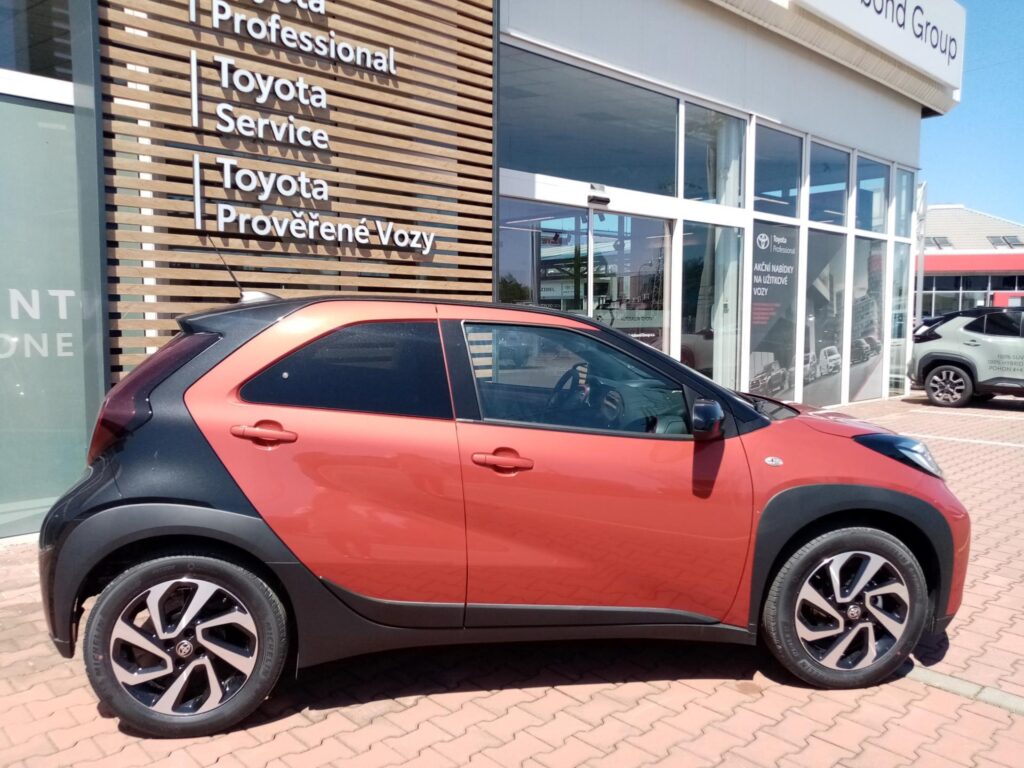 Toyota Aygo X  1.0L S-CVT 4x2 STYLE TECH VISION