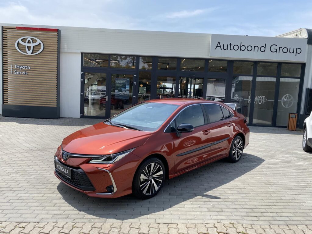 Toyota Corolla  1.8 HEV STYLE + zimní kola