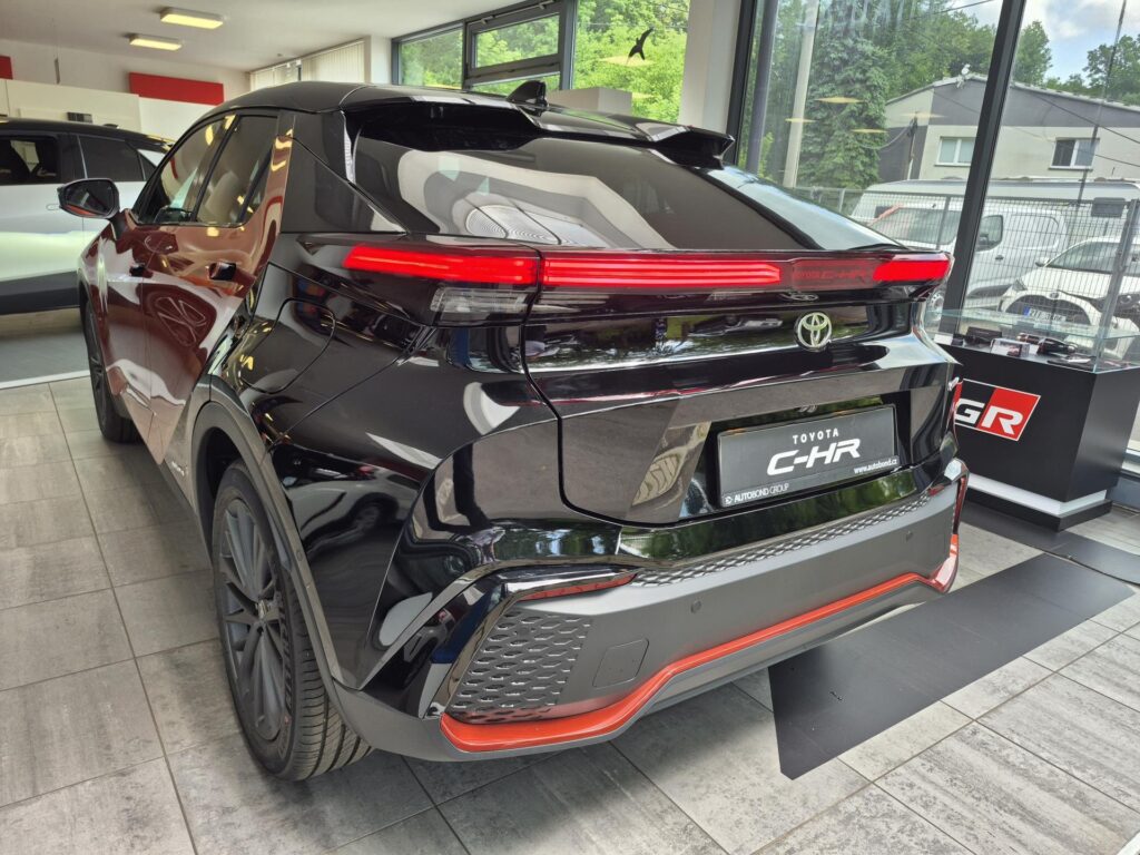 Toyota C-HR  Tokyo Edition 4x4 2.0 Hybrid (198 k)