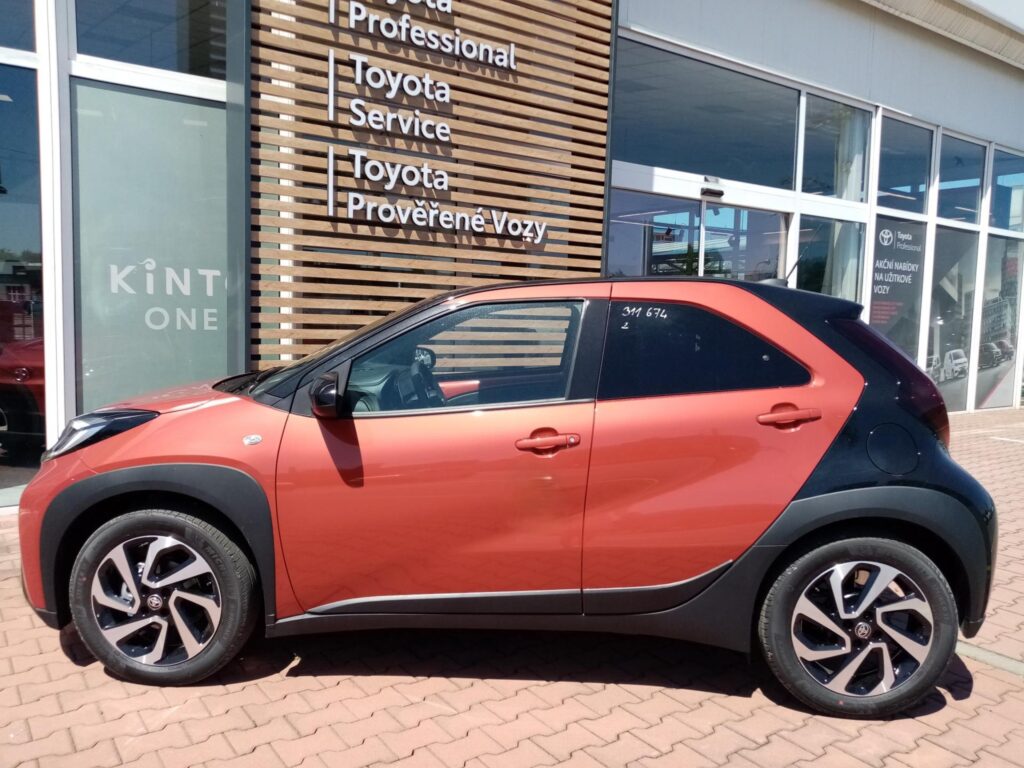 Toyota Aygo X  1.0L S-CVT 4x2 STYLE TECH VISION