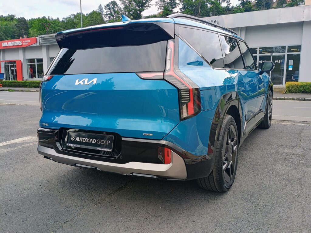 KIA EV9  GT LINE 4×4+PNS+180ST.SEDADLA