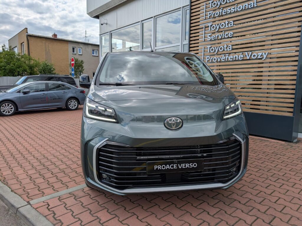 Toyota Proace Verso  2,0D 180K 8AT FAMILY 8 MÍST