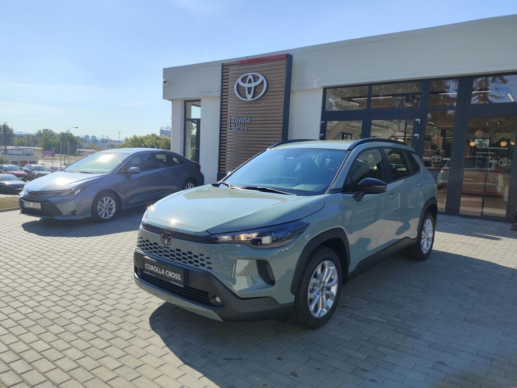 Toyota Corolla Cross  1.8 HEV Comfort Business + zimní kola