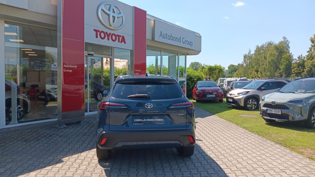 Toyota Corolla Cross  2.0L HEV  - EXECUTIVE, SKYVIEW -  se zimními sety ZDARMA