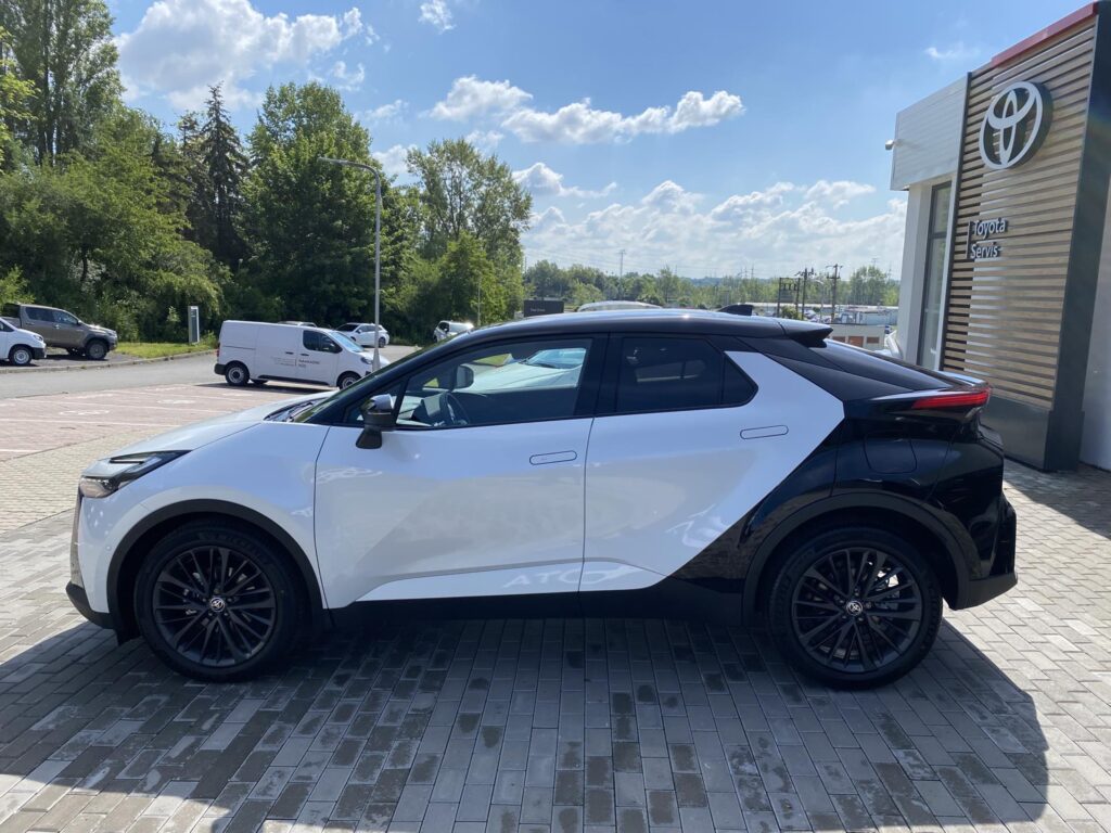 Toyota C-HR  2.0 HEV Tokyo Edition + zimní kola