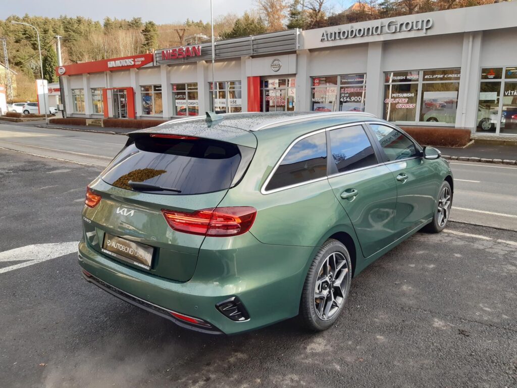 KIA Ceed  SW TOP 1,5 T-GDi 6MT+BUS