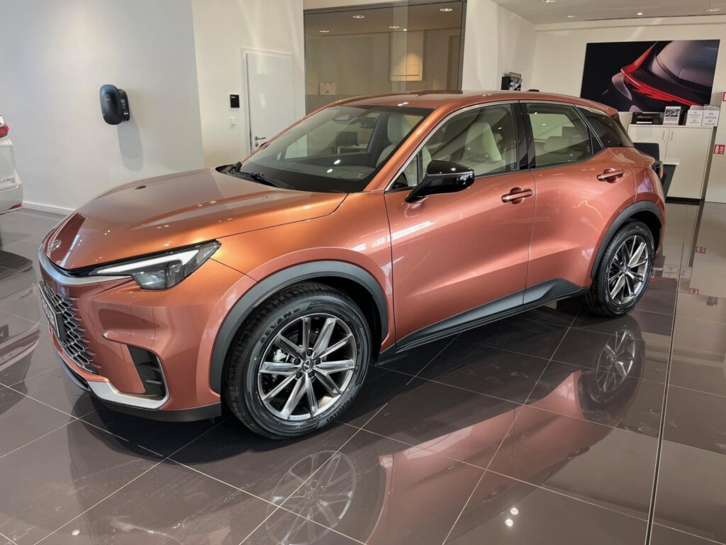 Lexus LBX  Elegant Tech