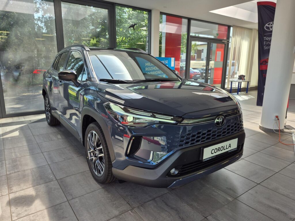 Toyota Corolla Cross  Executive Skyview 2.0 Hybrid (178 k)
