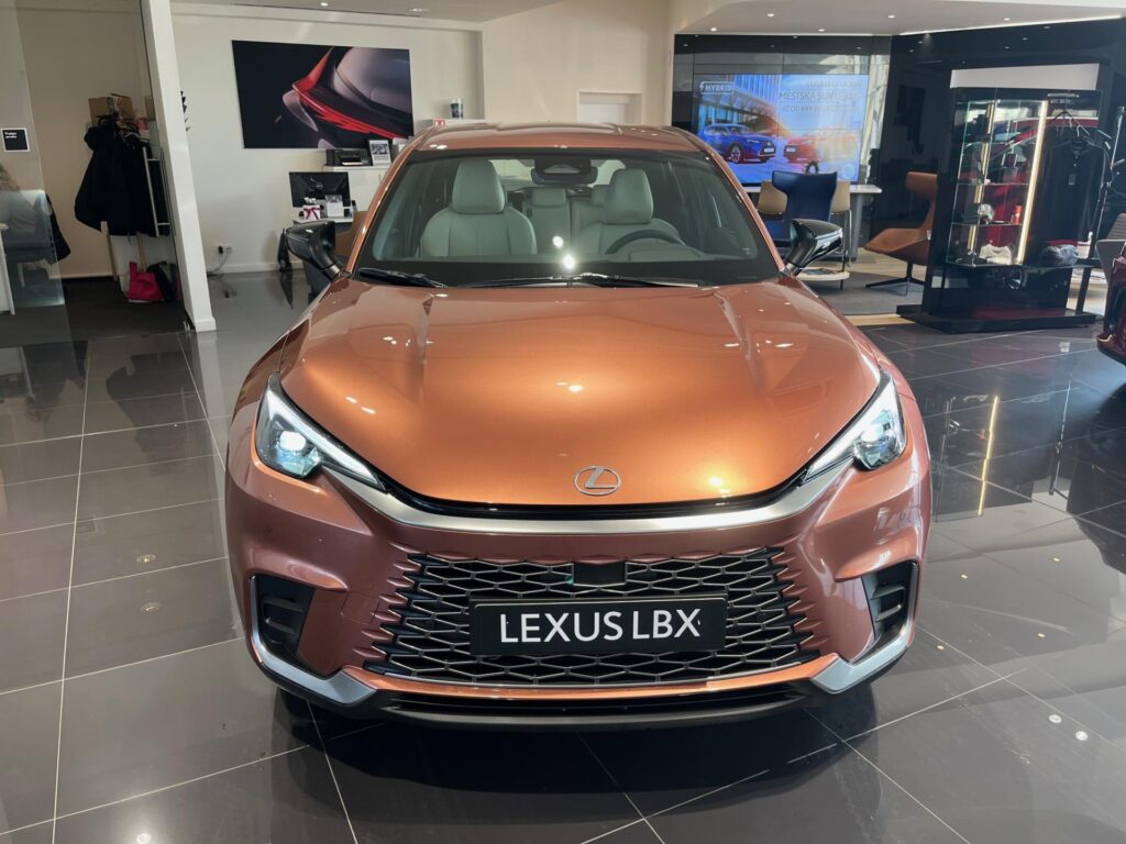 Lexus LBX  Elegant Tech