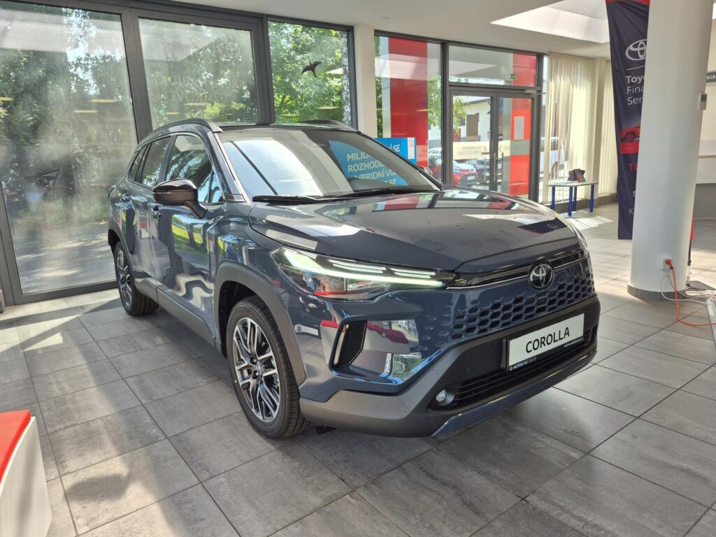 Toyota Corolla Cross  Executive Skyview 2.0 Hybrid (178 k)