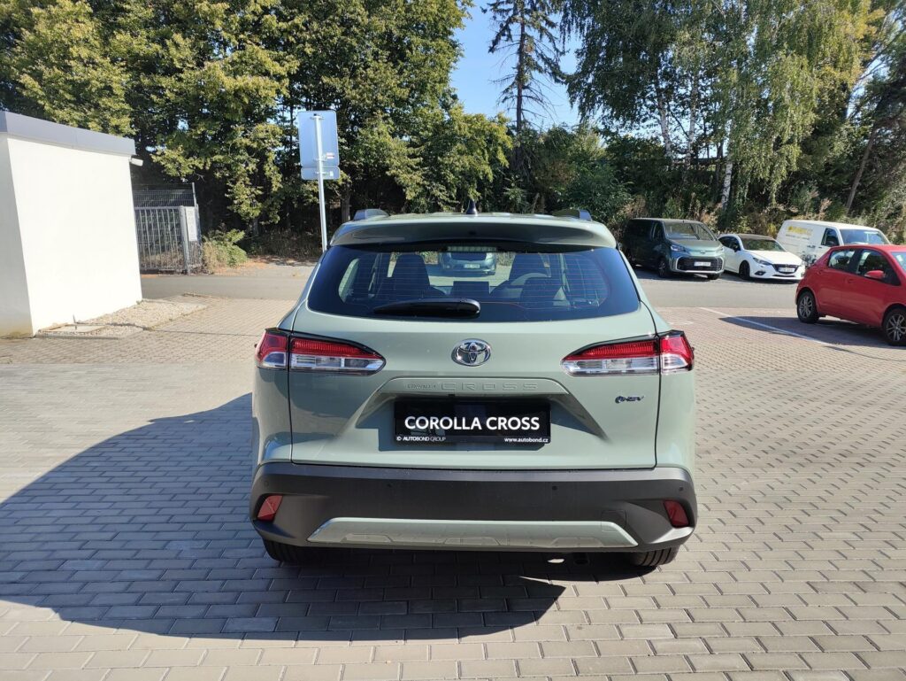 Toyota Corolla Cross  1.8 HEV Comfort Business + zimní kola