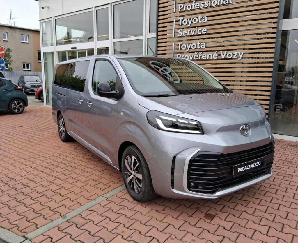 Toyota Proace Verso  2,0D  177K FAMILY + WEBASTO 8 MÍST