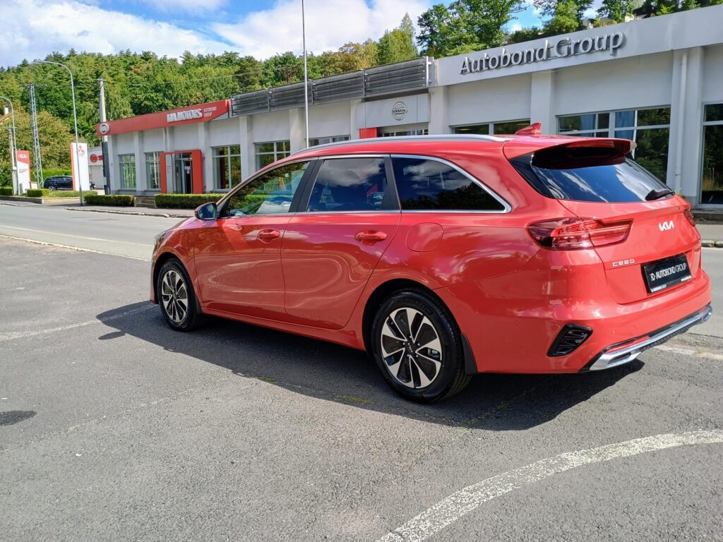 KIA Ceed  PREMIUM 1.6 GDI PHEV 6DCT