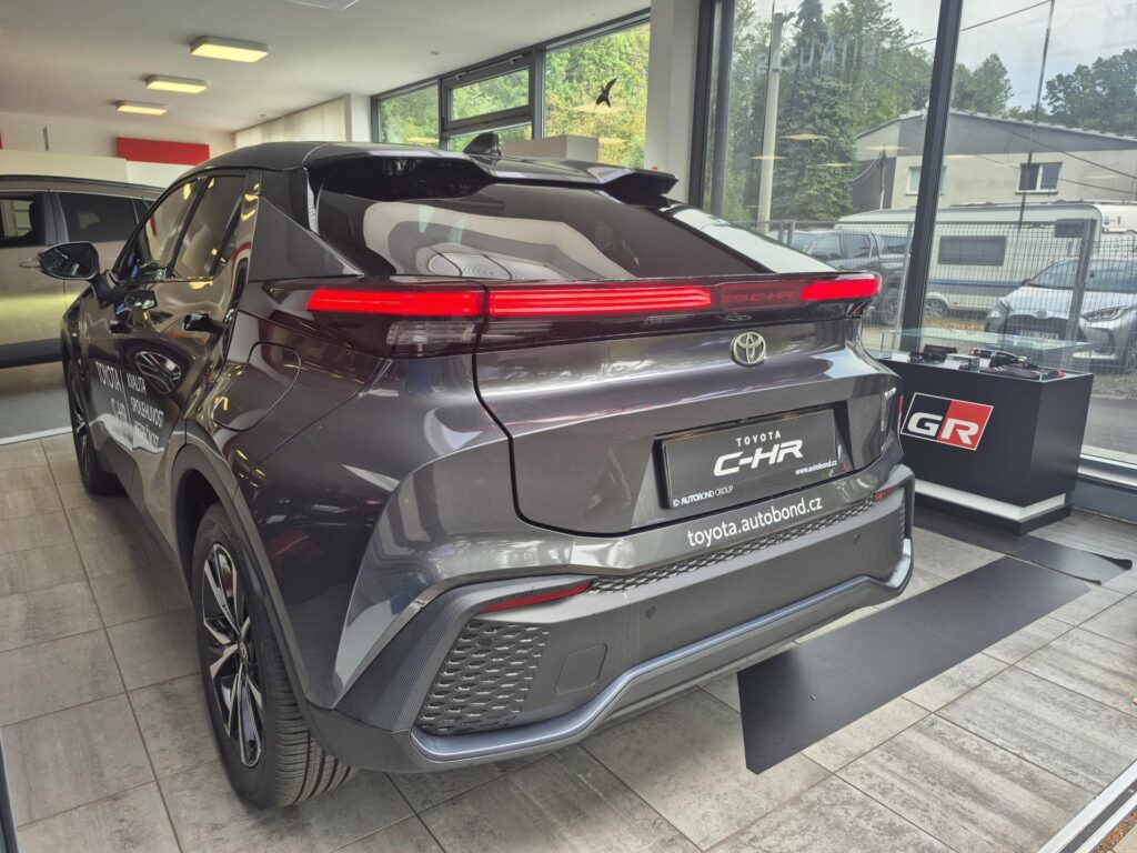 Toyota C-HR  Style 1.8 Hybrid (140 k)
