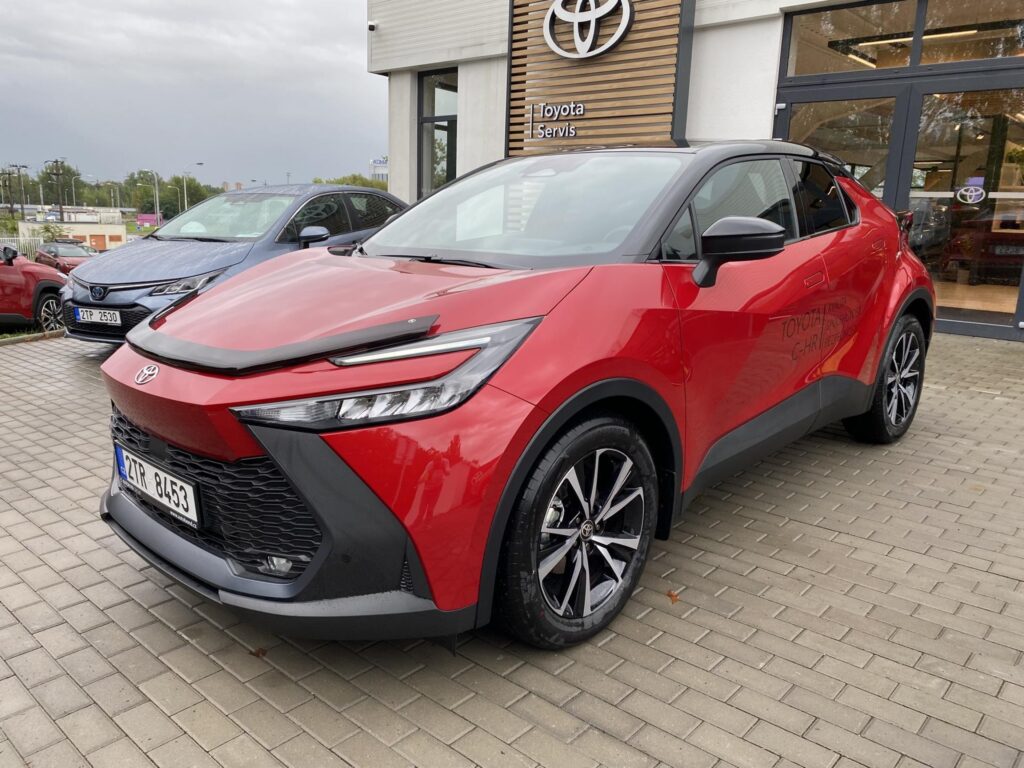 Toyota C-HR  1.8 HEV Style + zimní pneu