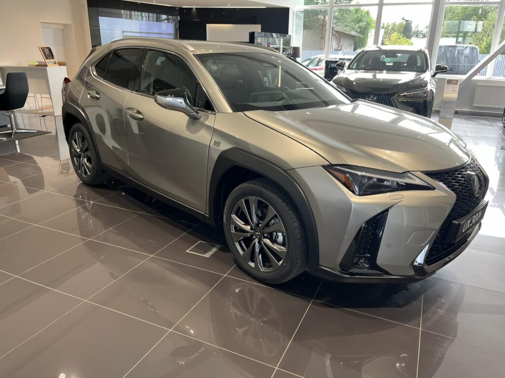 Lexus UX 300h  F SPORT DESIGN