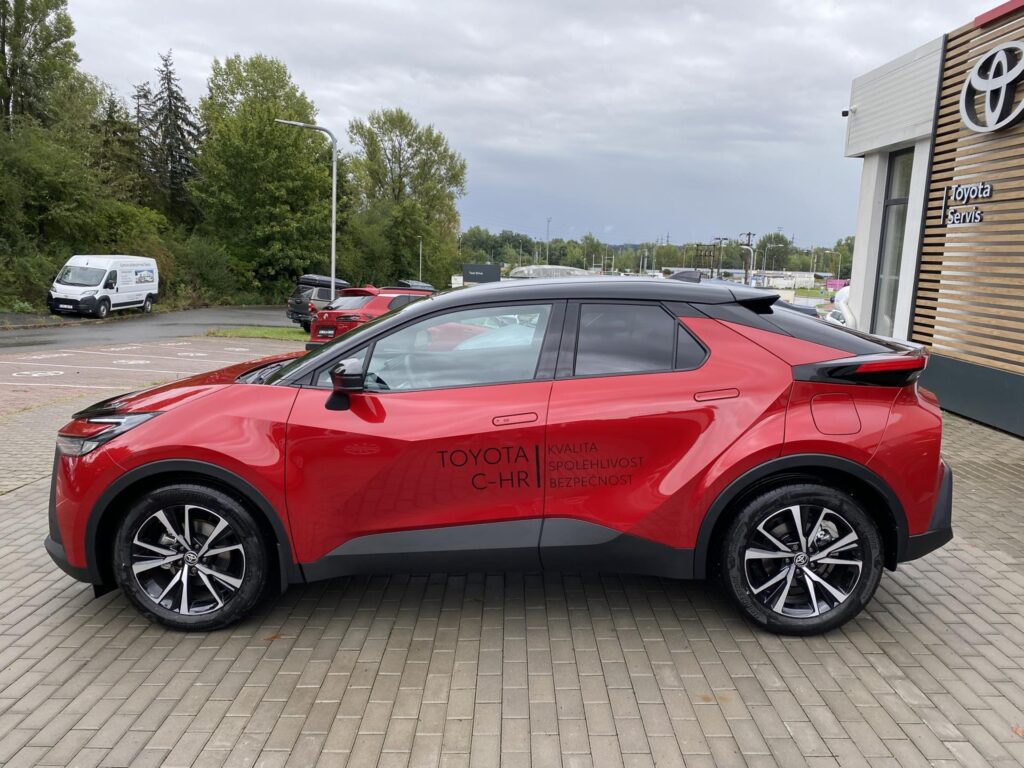 Toyota C-HR  1.8 HEV Style + zimní pneu