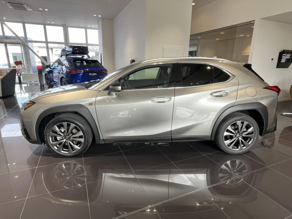 Lexus UX 300h  F SPORT DESIGN
