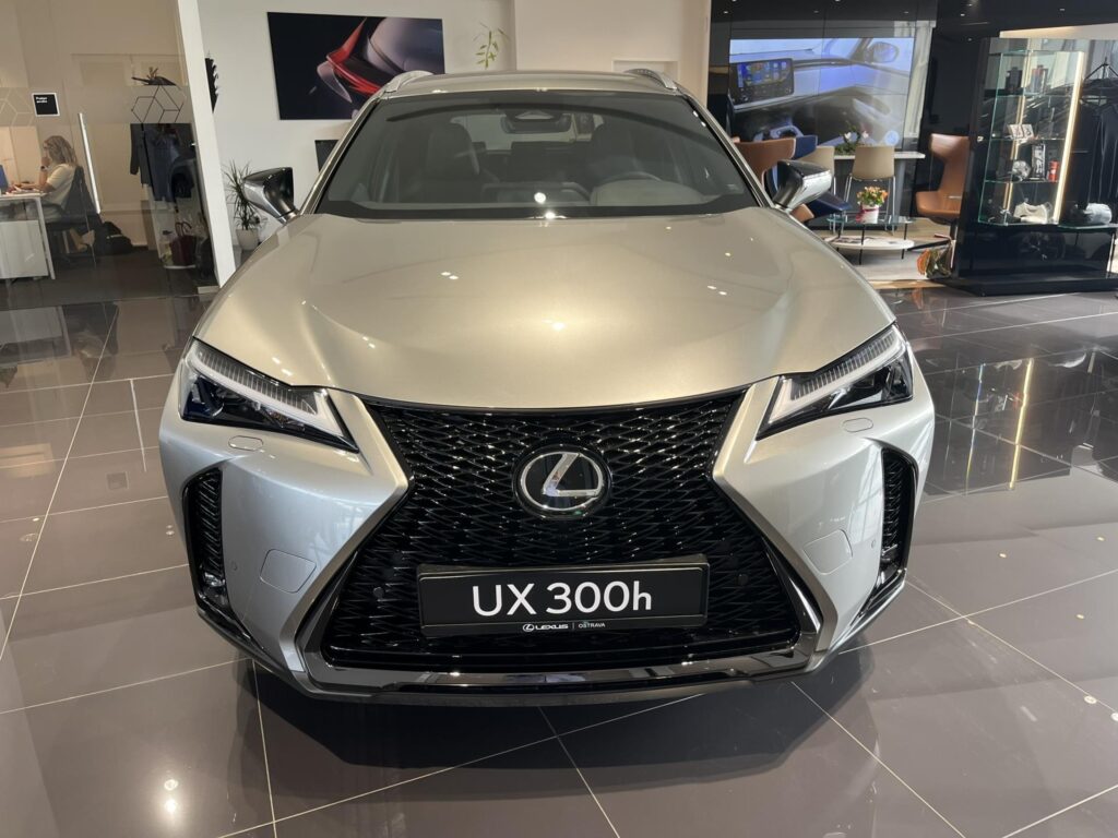 Lexus UX 300h  F SPORT DESIGN