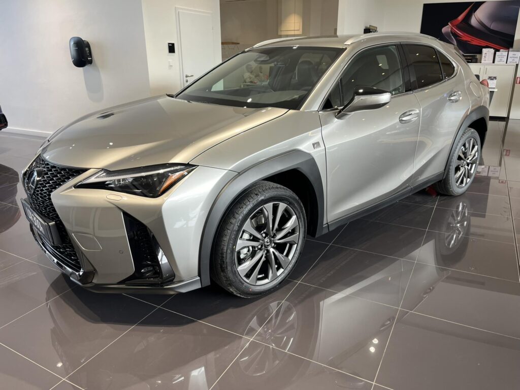 Lexus UX 300h  F SPORT DESIGN