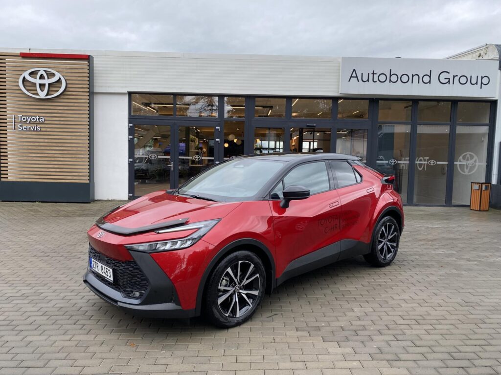 Toyota C-HR  1.8 HEV Style + zimní pneu