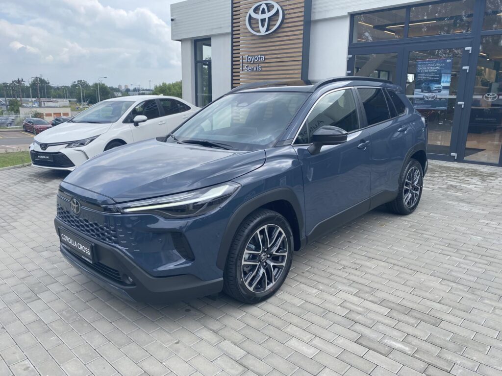 Toyota Corolla Cross  2.0 HEV Executive Skywiev + zimní kola