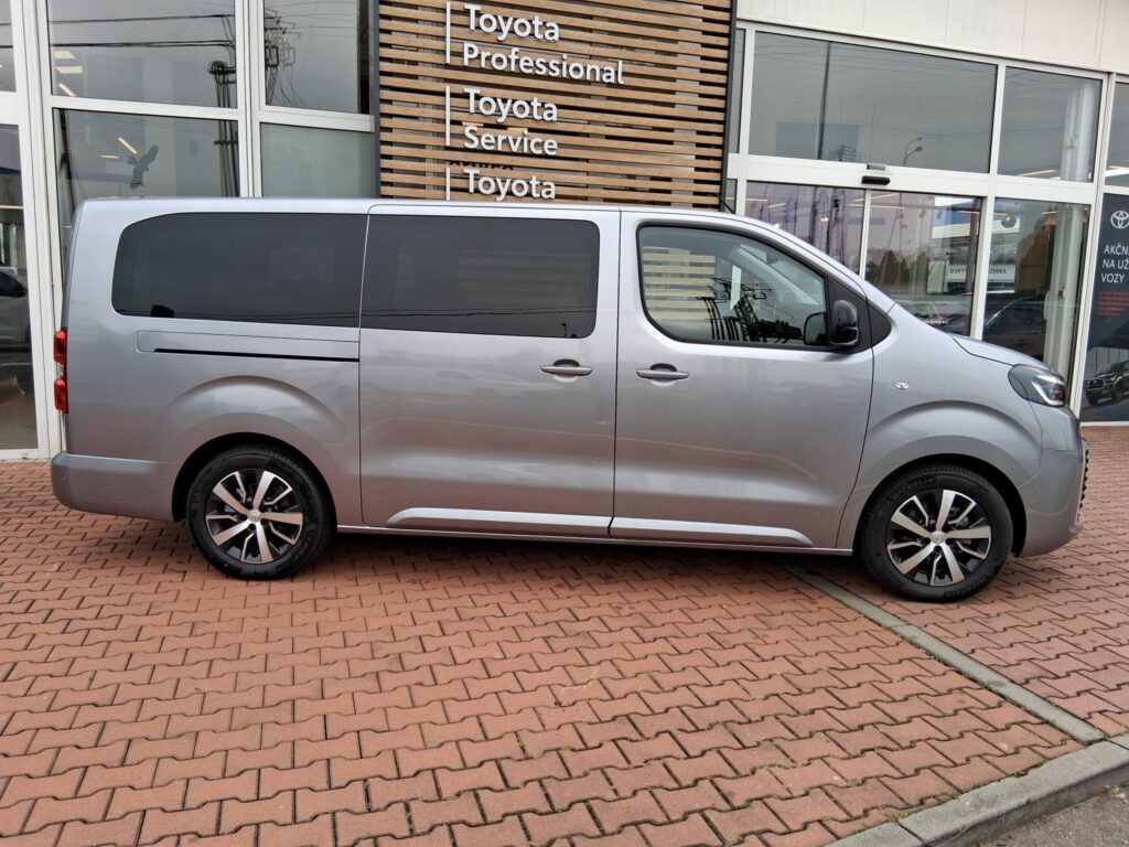 Toyota Proace Verso  2,0D  177K FAMILY + WEBASTO 8 MÍST
