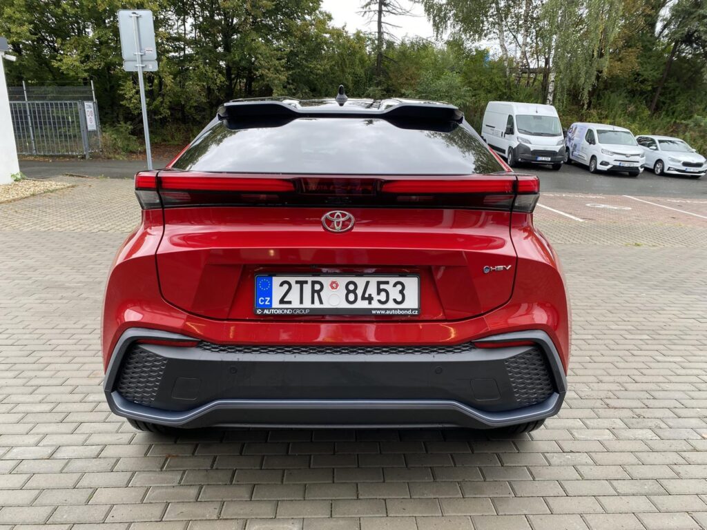 Toyota C-HR  1.8 HEV Style + zimní pneu
