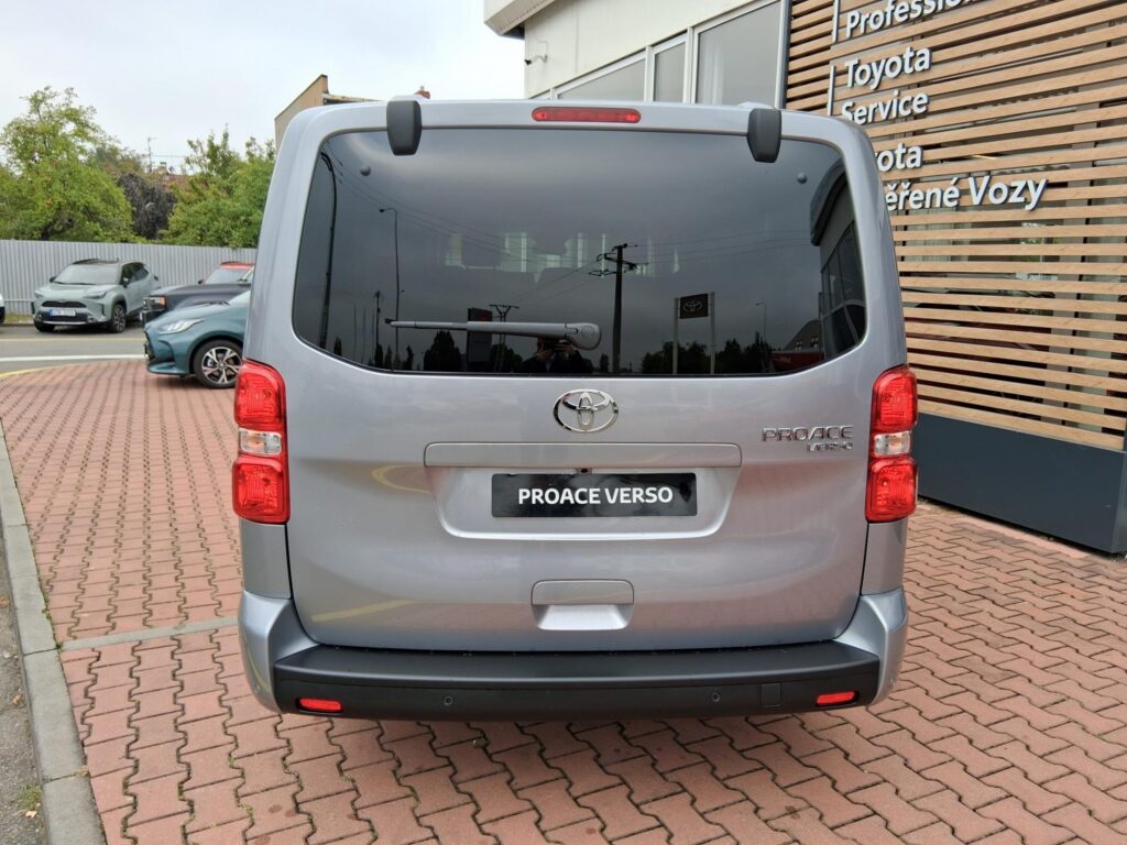 Toyota Proace Verso  2,0D  177K FAMILY + WEBASTO 8 MÍST