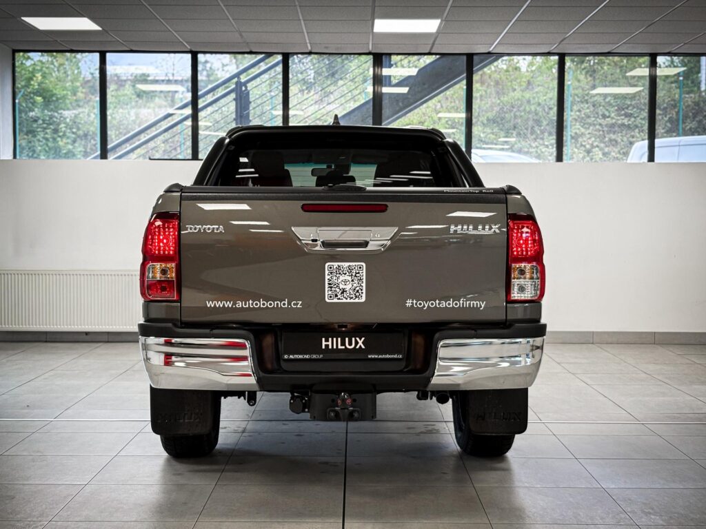 Toyota Hilux  2,4 Diesel  AT