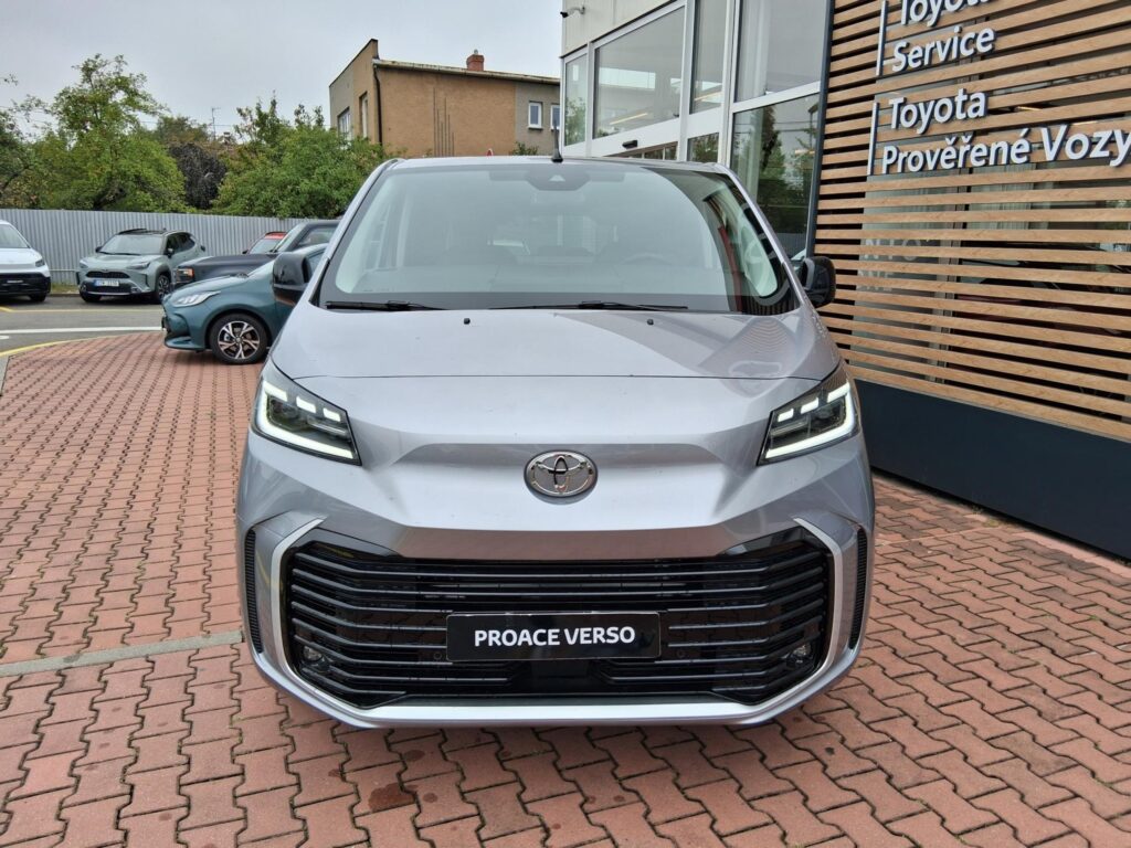 Toyota Proace Verso  2,0D  177K FAMILY + WEBASTO 8 MÍST