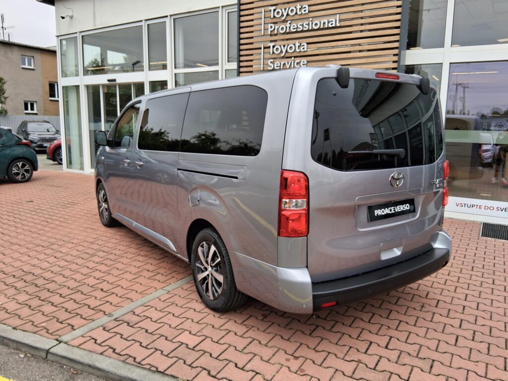 Toyota Proace Verso  2,0D  177K FAMILY + WEBASTO 8 MÍST